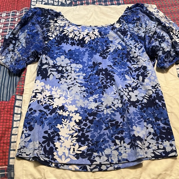 ๐SALE๐$15 or 3 for $30๐ ๐๐Super cute Dress shirt๐๐ - Picture 7 of 8